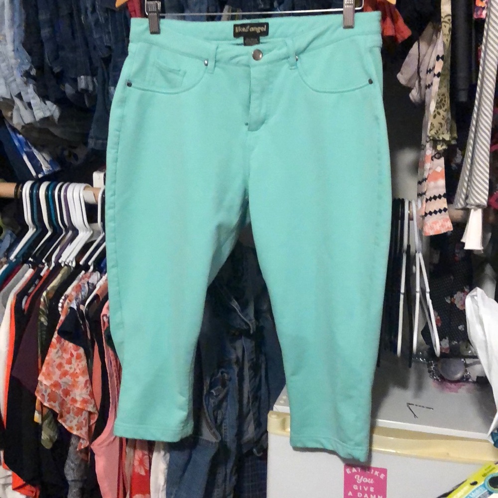 Gently worn stretch Capri pant